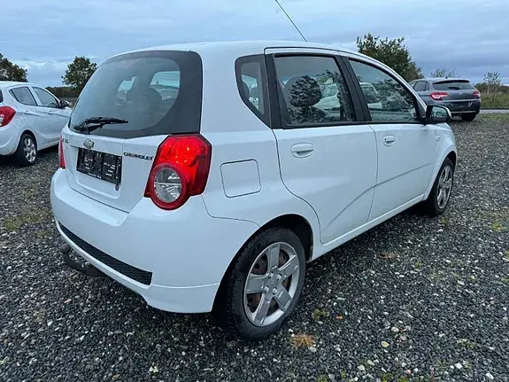 Chevrolet Aveo 2011 photo 3