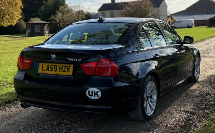 BMW 3 Series 2010 photo 4