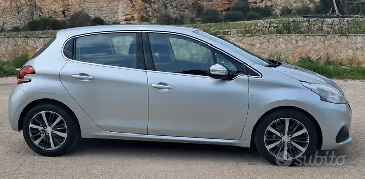 Peugeot 208 2017 photo 4