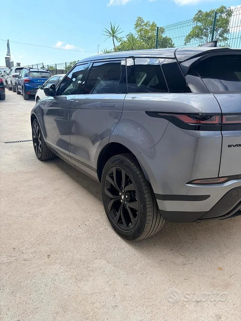 Land Rover Range Rover Evoque 2022 photo 4
