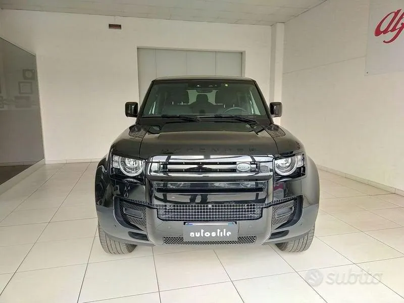 Land Rover Defender 2024 photo 2