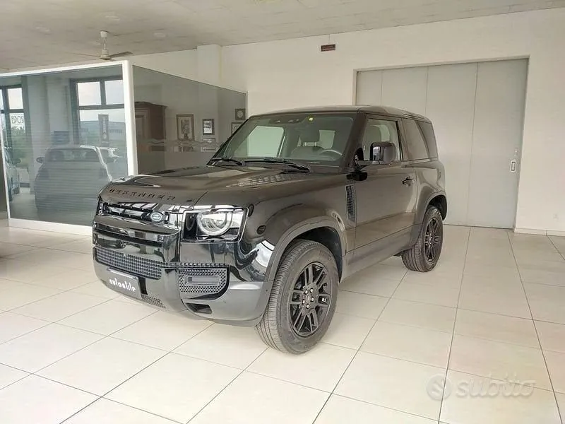 Land Rover Defender 2024 photo 3