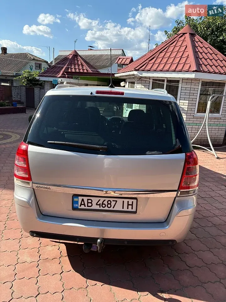 Opel Zafira 2010 photo 4