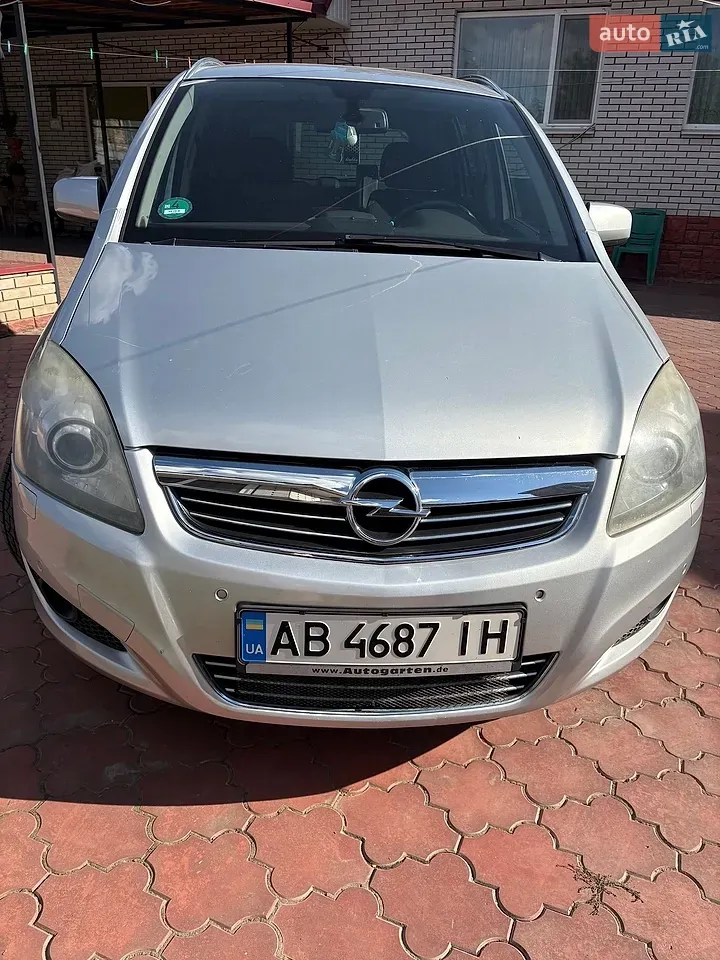 Opel Zafira 2010 photo 2