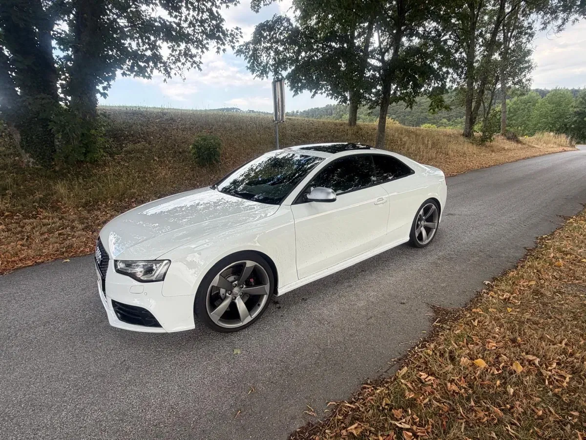 Audi A5 2012 photo 2