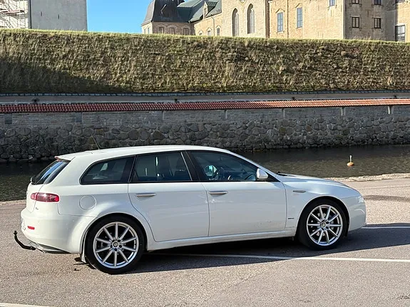 Alfa Romeo 159 2011 photo 3