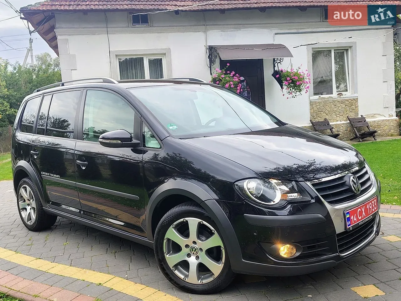 Volkswagen Cross Touran 2010 photo 4