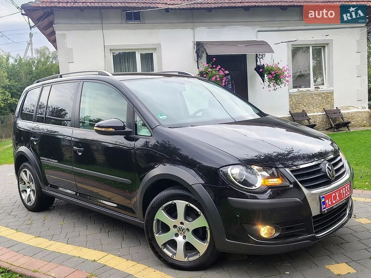 Volkswagen Cross Touran 2010 photo 5