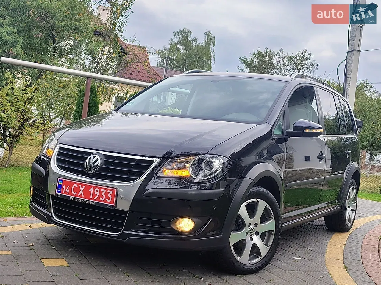 Volkswagen Cross Touran 2010 photo 2