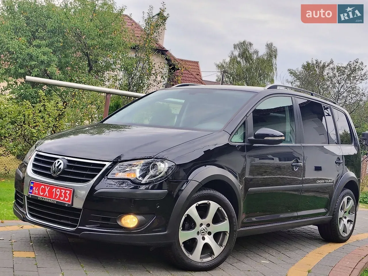 Volkswagen Cross Touran 2010 photo 3