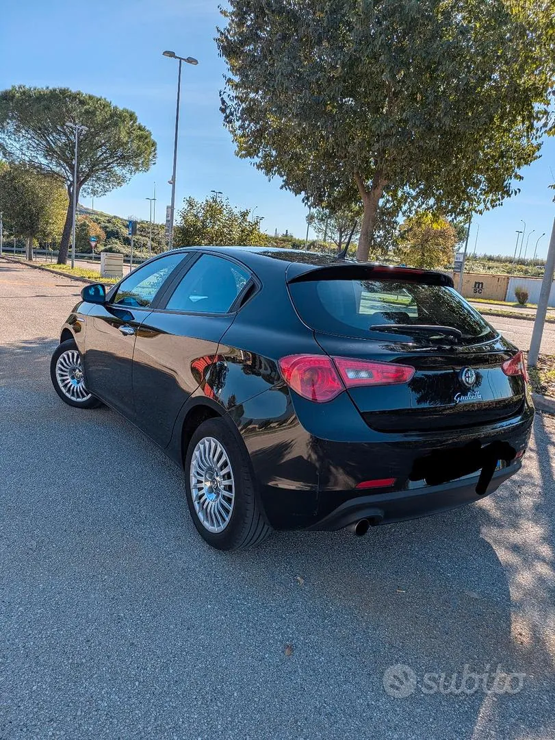 Alfa Romeo Giulietta 2011 photo 2