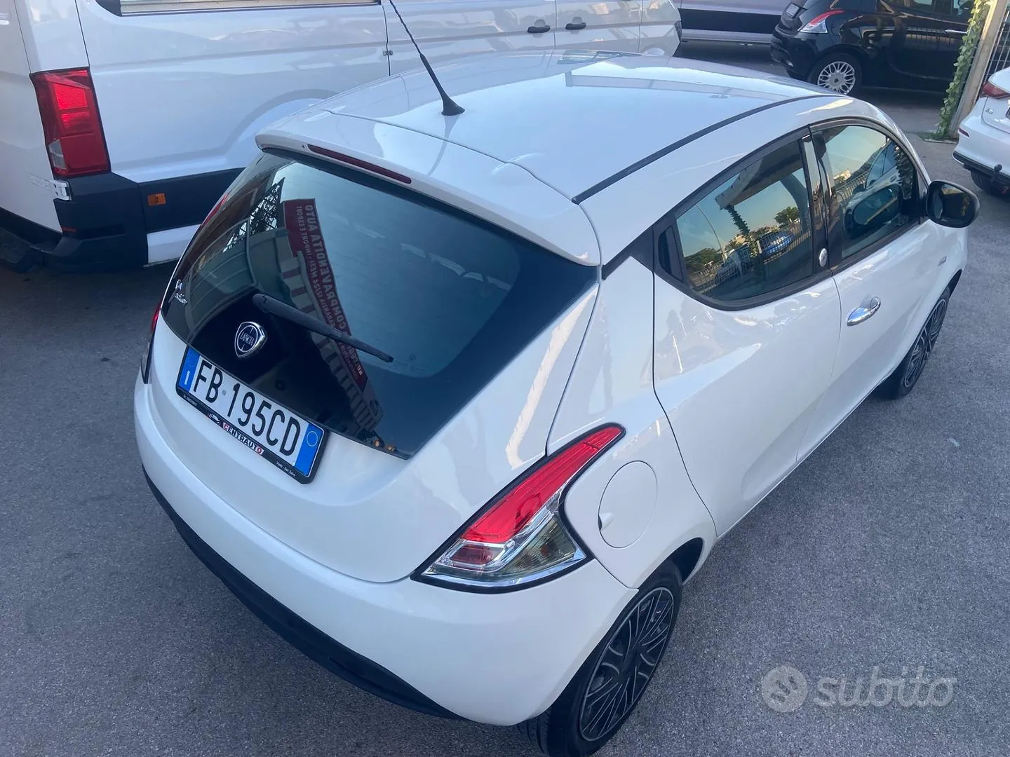 Lancia Ypsilon 2016 photo 2