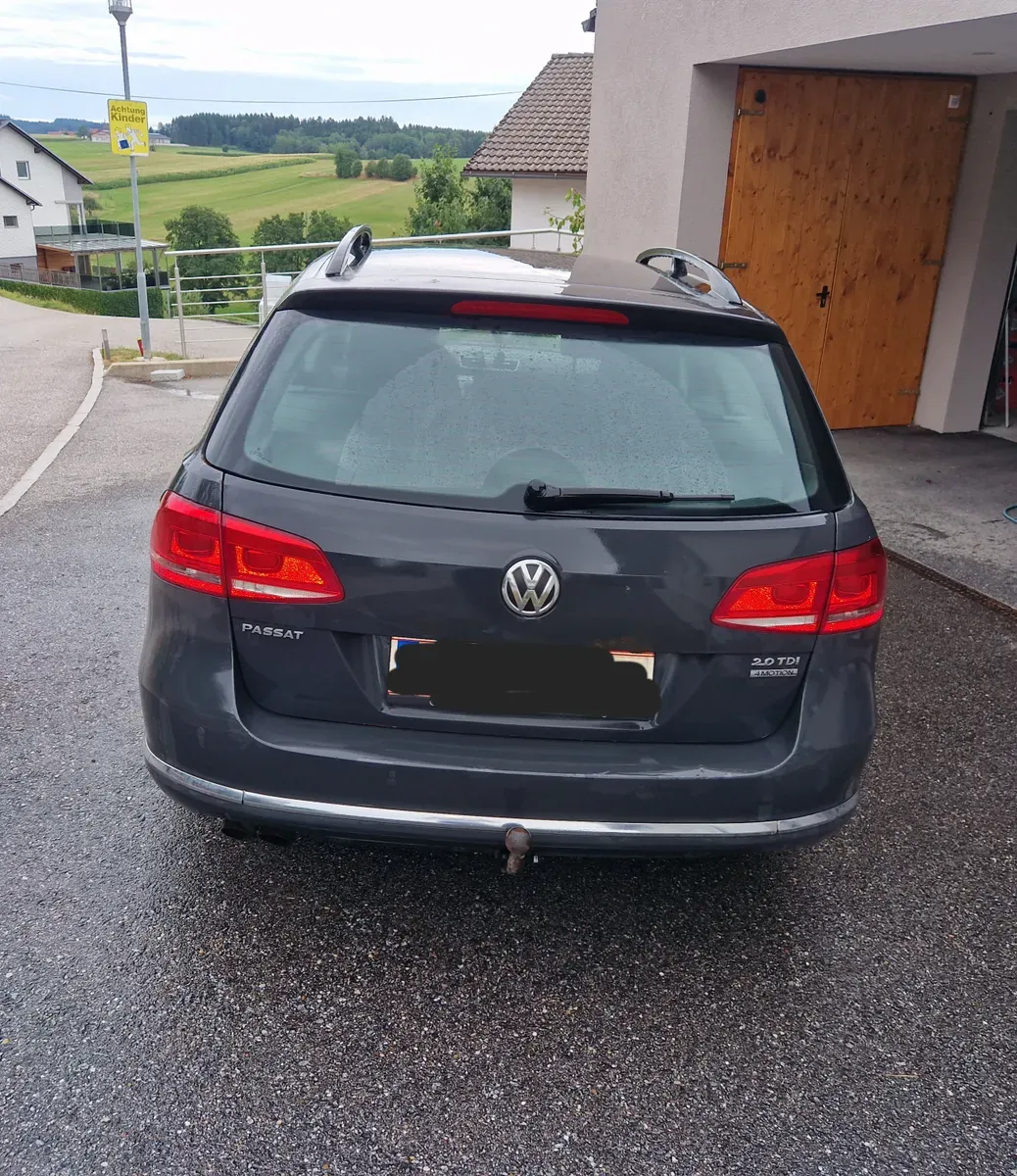 Volkswagen Passat 2011 photo 2
