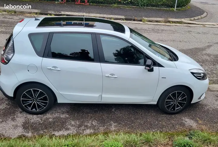 Renault Scenic 2016 photo 2