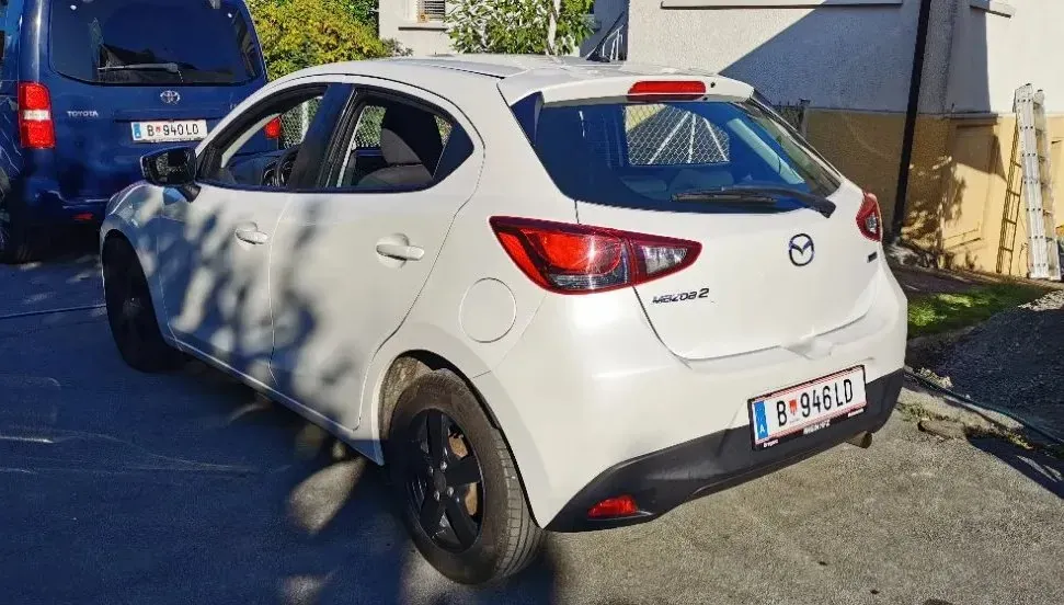 Mazda Mazda2 2016 photo 3