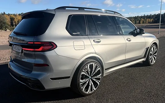 BMW X7 2024 photo 2