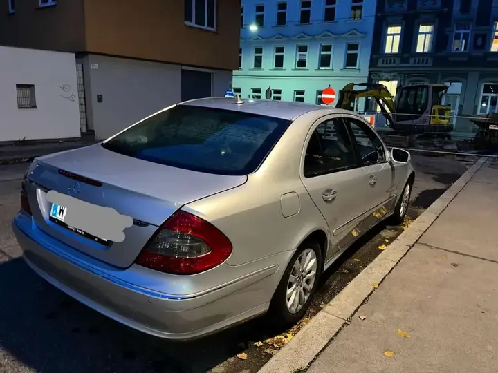Mercedes-Benz E-Class 2007 photo 2