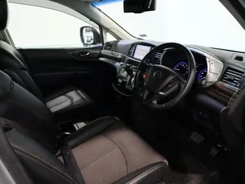Nissan Elgrand 2015 photo 4