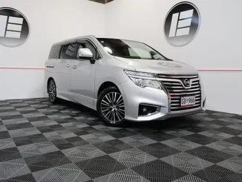 Nissan Elgrand 2015 photo 2
