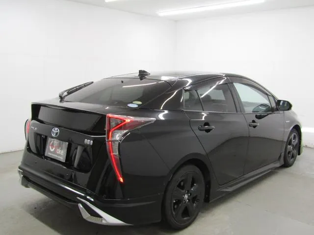 Toyota Prius 2017 photo 3