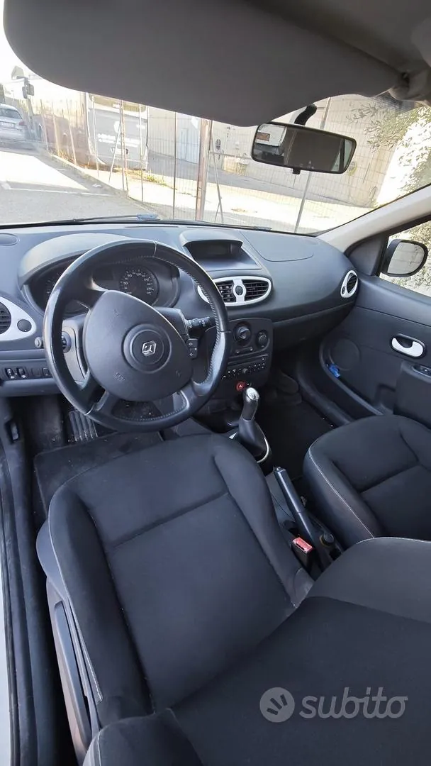 Renault Clio 2011 photo 3