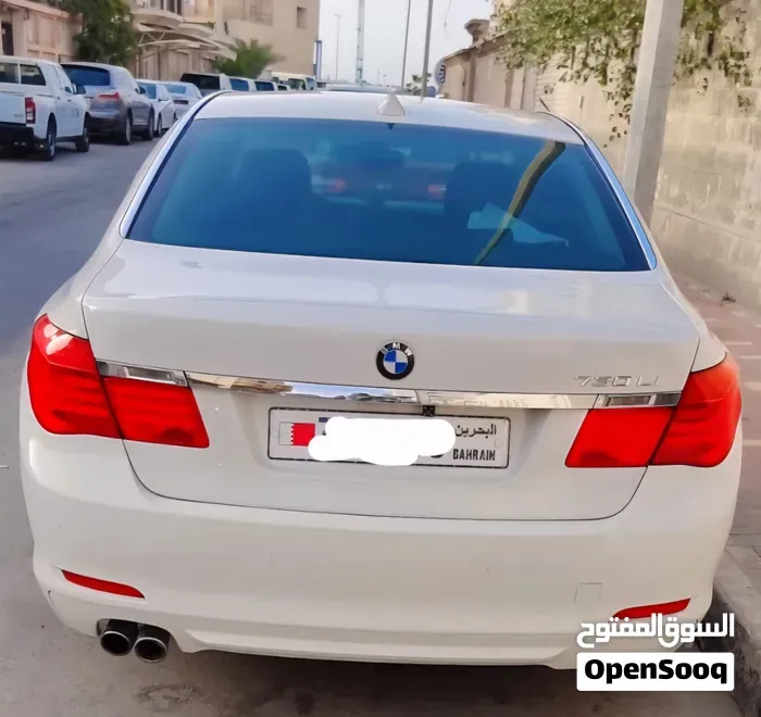 BMW 7 Series 2010 photo 2