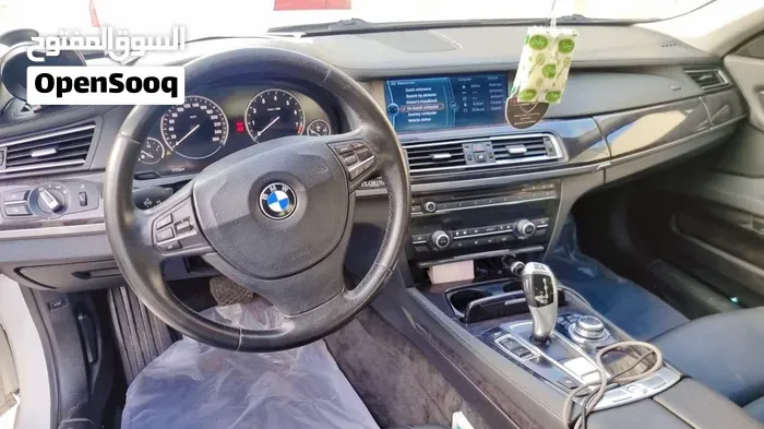 BMW 7 Series 2010 photo 4
