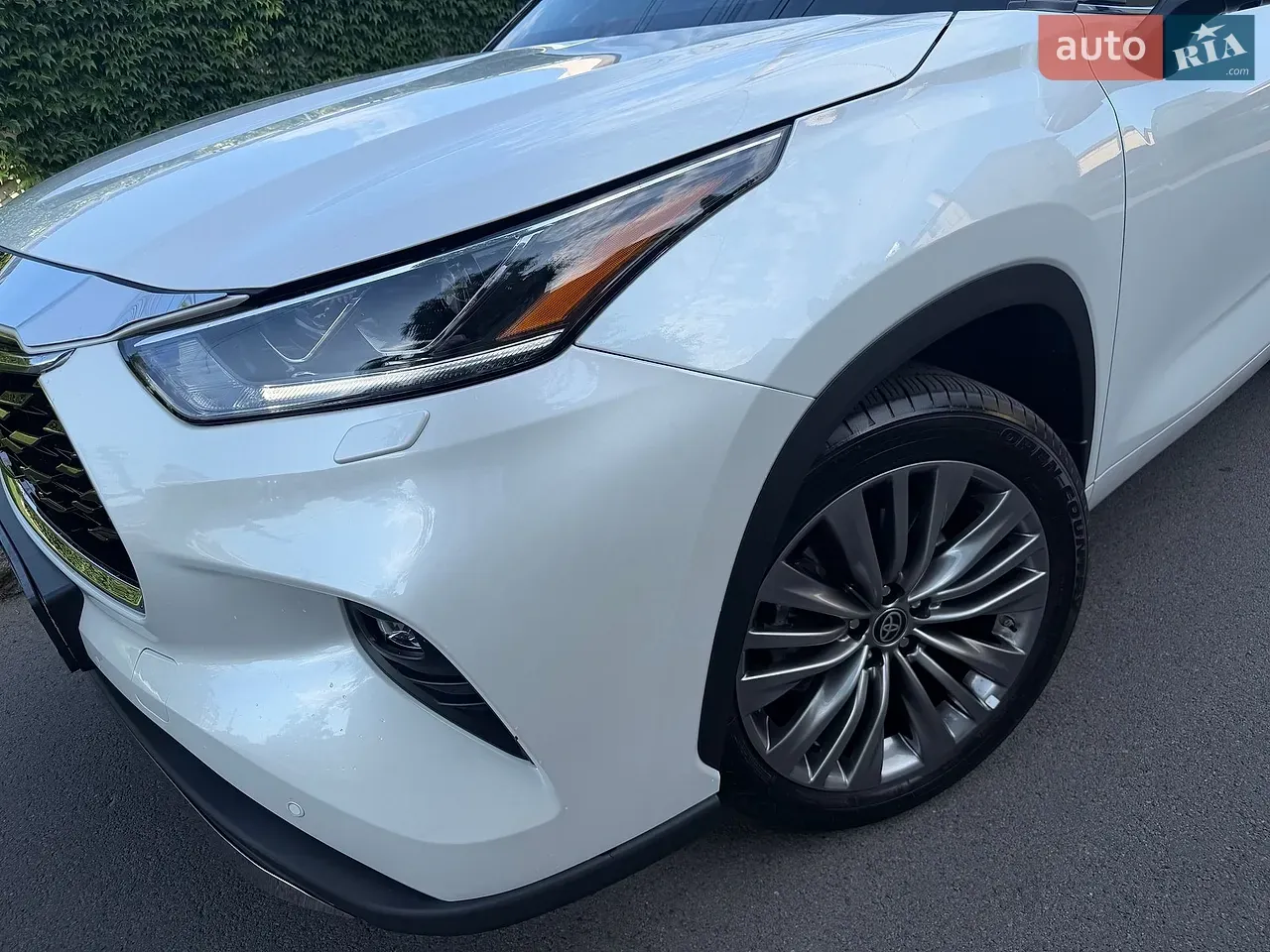 Toyota Highlander 2023 photo 2