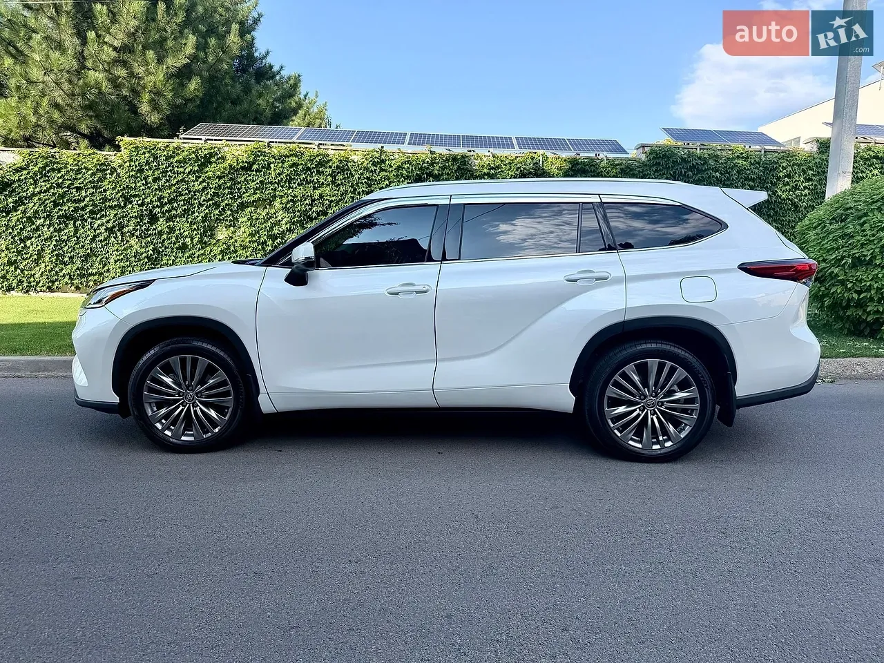 Toyota Highlander 2023 photo 4