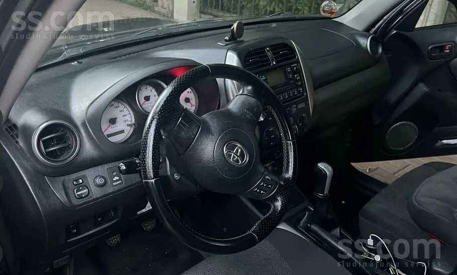 Toyota Rav4 2004 photo 2
