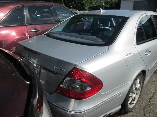 Mercedes-Benz E-Class 2009 photo 2