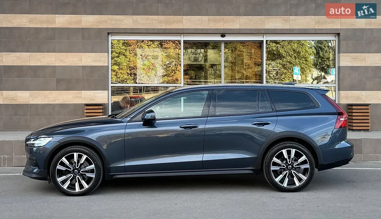 Volvo V60 Cross Country 2019 photo 2