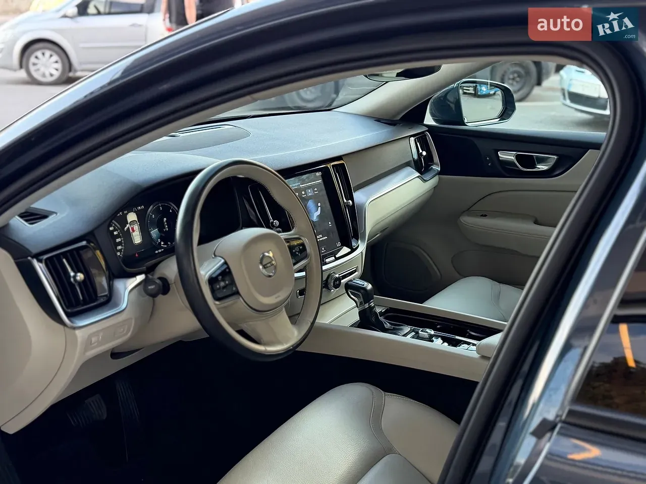 Volvo V60 Cross Country 2019 photo 5
