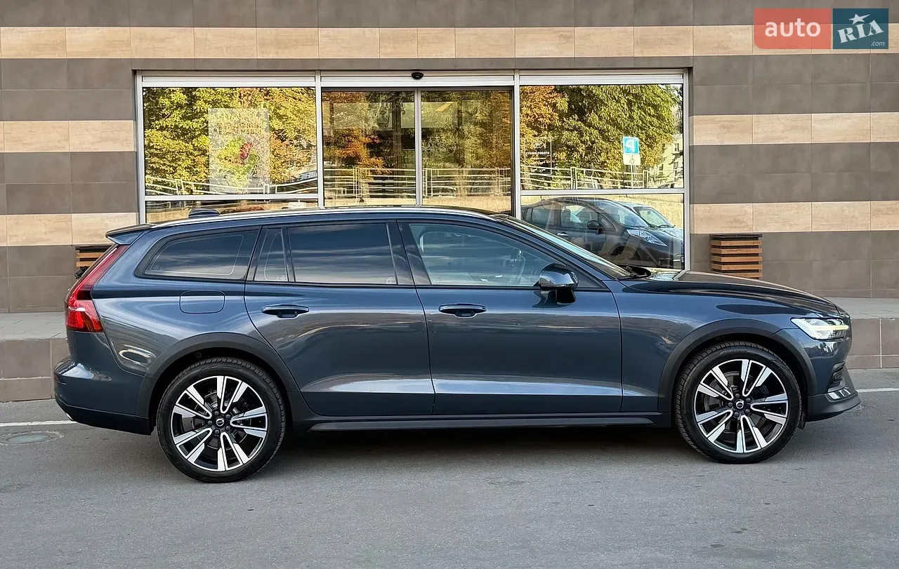 Volvo V60 Cross Country 2019 photo 3