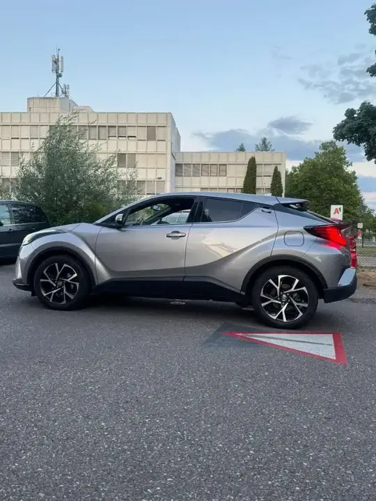 Toyota C-Hr 2020 photo 2