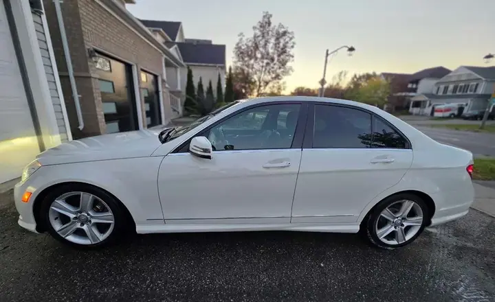 Mercedes-Benz C-Class 2011 photo 2
