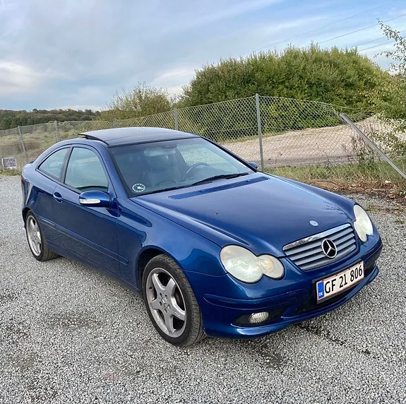 Mercedes-Benz C230 2001 photo 3