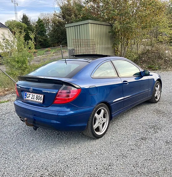 Mercedes-Benz C230 2001 photo 4