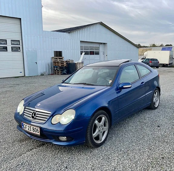Mercedes-Benz C230 2001 photo 2
