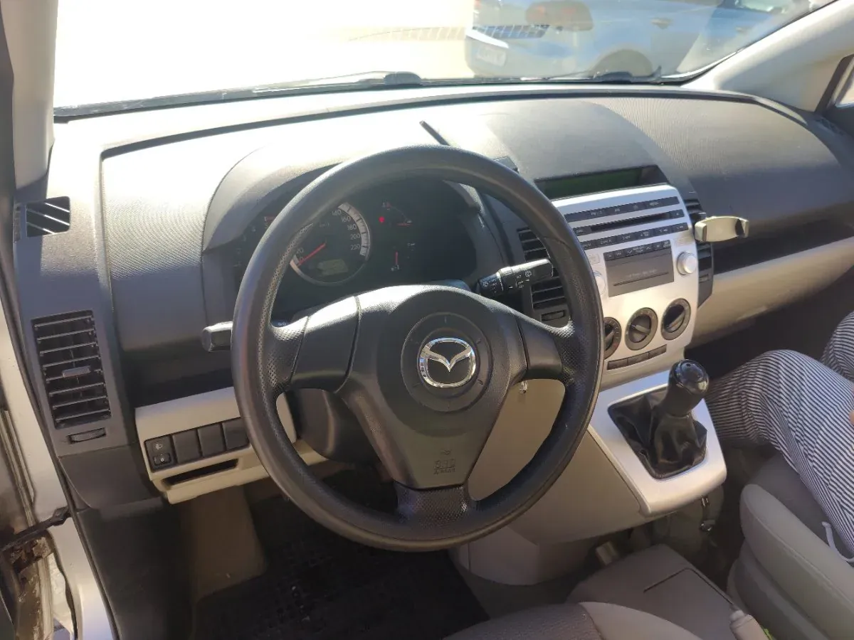 Mazda Mazda5 2005 photo 2