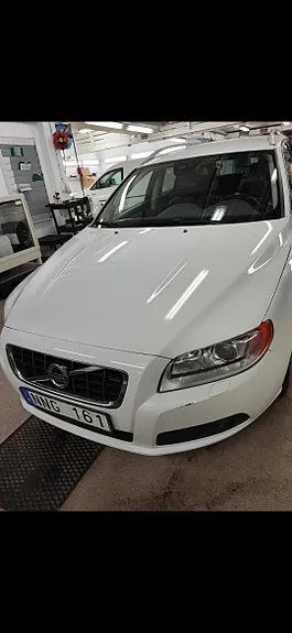 Volvo V70 2012 photo 2