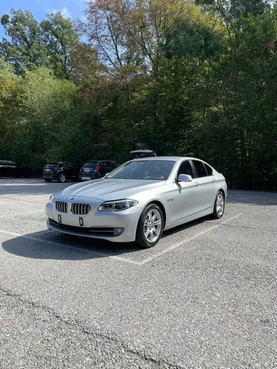 BMW 5 Series 2011 photo 2