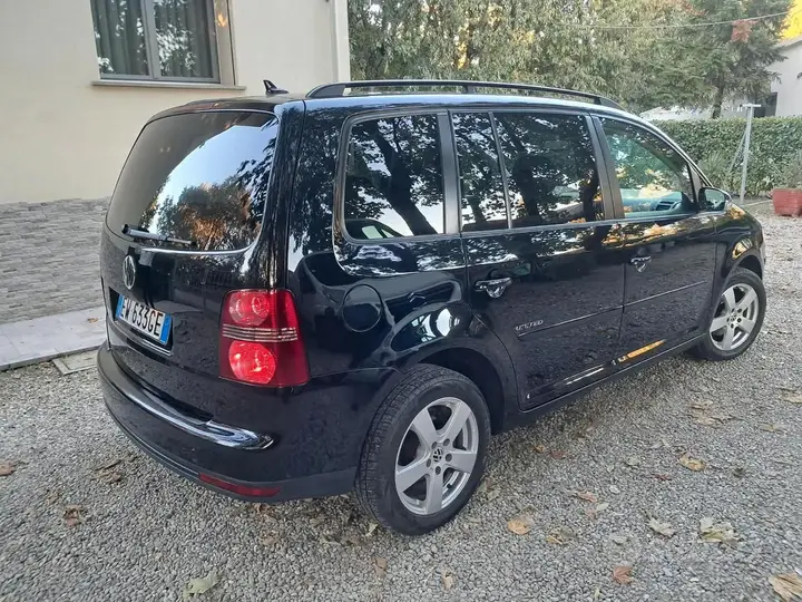 Volkswagen Touran 2008 photo 3