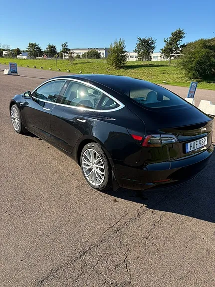 Tesla Model 3 2019 photo 2