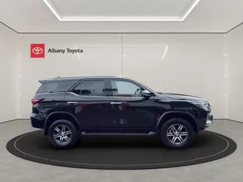 Toyota Fortuner 2023 photo 3