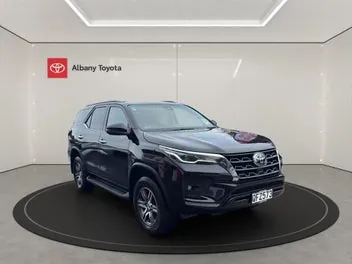 Toyota Fortuner 2023 photo 2