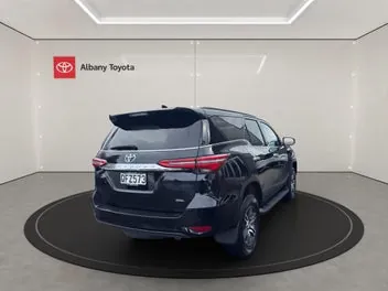 Toyota Fortuner 2023 photo 4