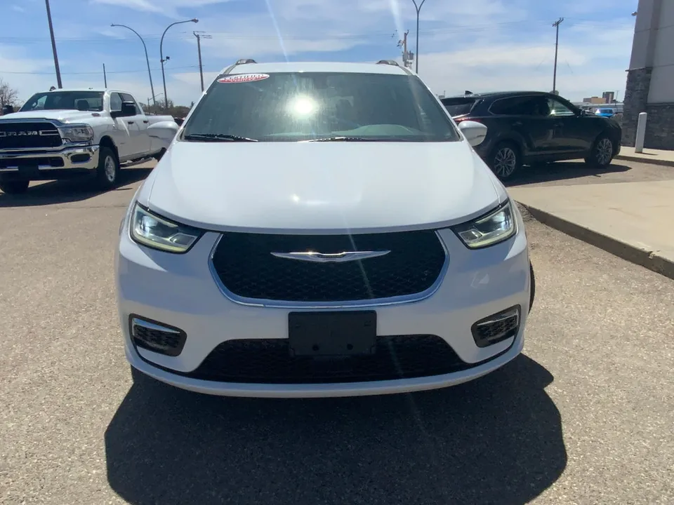 Chrysler Pacifica 2021 photo 2