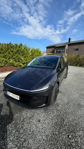 Tesla Model Y 2025 photo 3