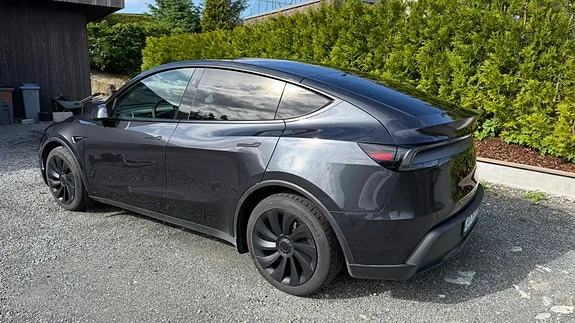 Tesla Model Y 2025 photo 5